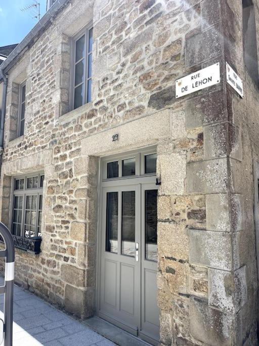 Helen Dinan Exterior foto